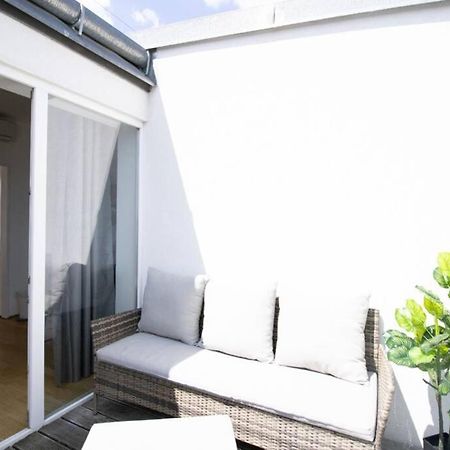 Sunny & Cozy Penthouse With Balcony L Dg4'14 Apartment เวียนนา ภายนอก รูปภาพ