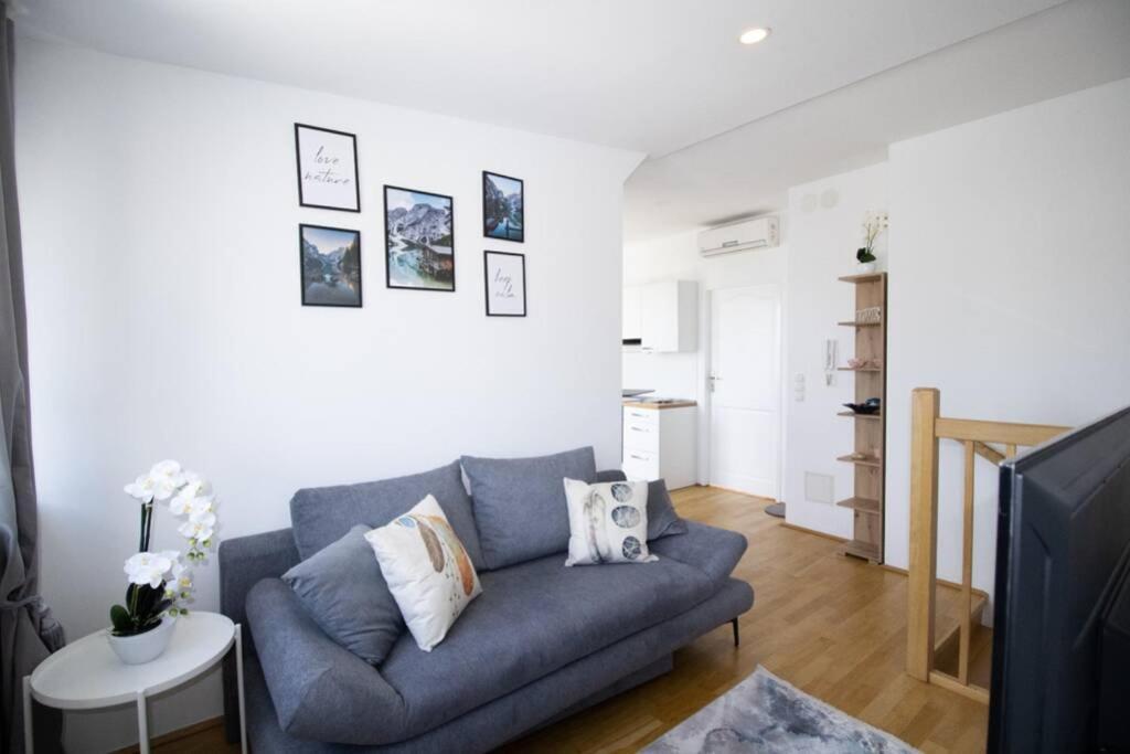 Sunny & Cozy Penthouse With Balcony L Dg4'14 Apartment เวียนนา ภายนอก รูปภาพ