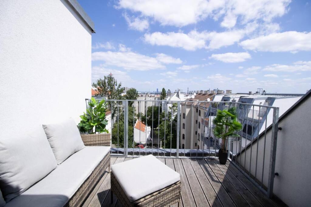 Sunny & Cozy Penthouse With Balcony L Dg4'14 Apartment เวียนนา ภายนอก รูปภาพ