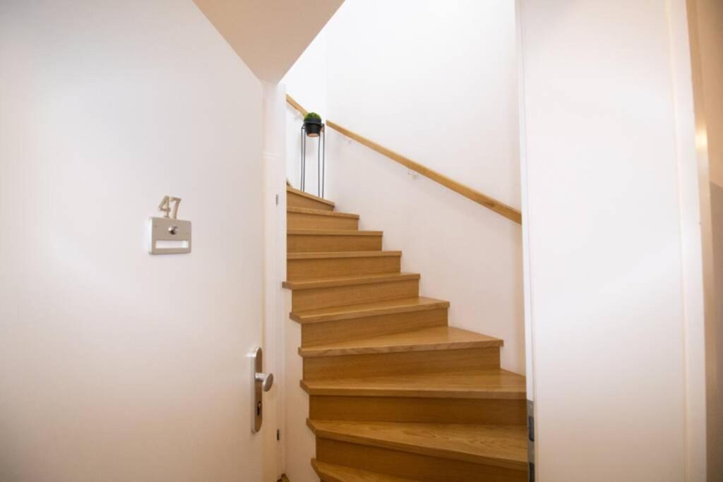 Sunny & Cozy Penthouse With Balcony L Dg4'14 Apartment เวียนนา ภายนอก รูปภาพ