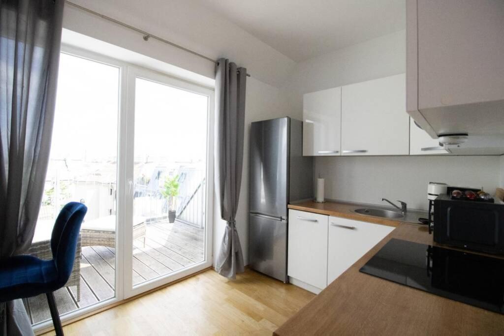Sunny & Cozy Penthouse With Balcony L Dg4'14 Apartment เวียนนา ภายนอก รูปภาพ