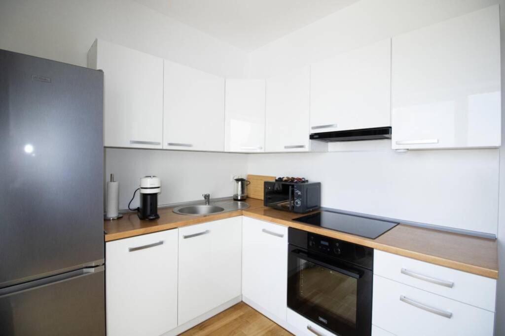 Sunny & Cozy Penthouse With Balcony L Dg4'14 Apartment เวียนนา ภายนอก รูปภาพ