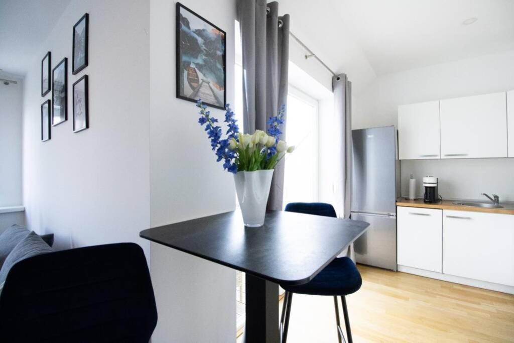 Sunny & Cozy Penthouse With Balcony L Dg4'14 Apartment เวียนนา ภายนอก รูปภาพ