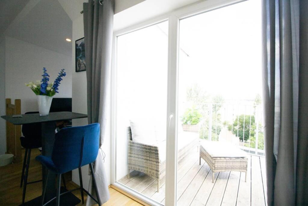 Sunny & Cozy Penthouse With Balcony L Dg4'14 Apartment เวียนนา ภายนอก รูปภาพ